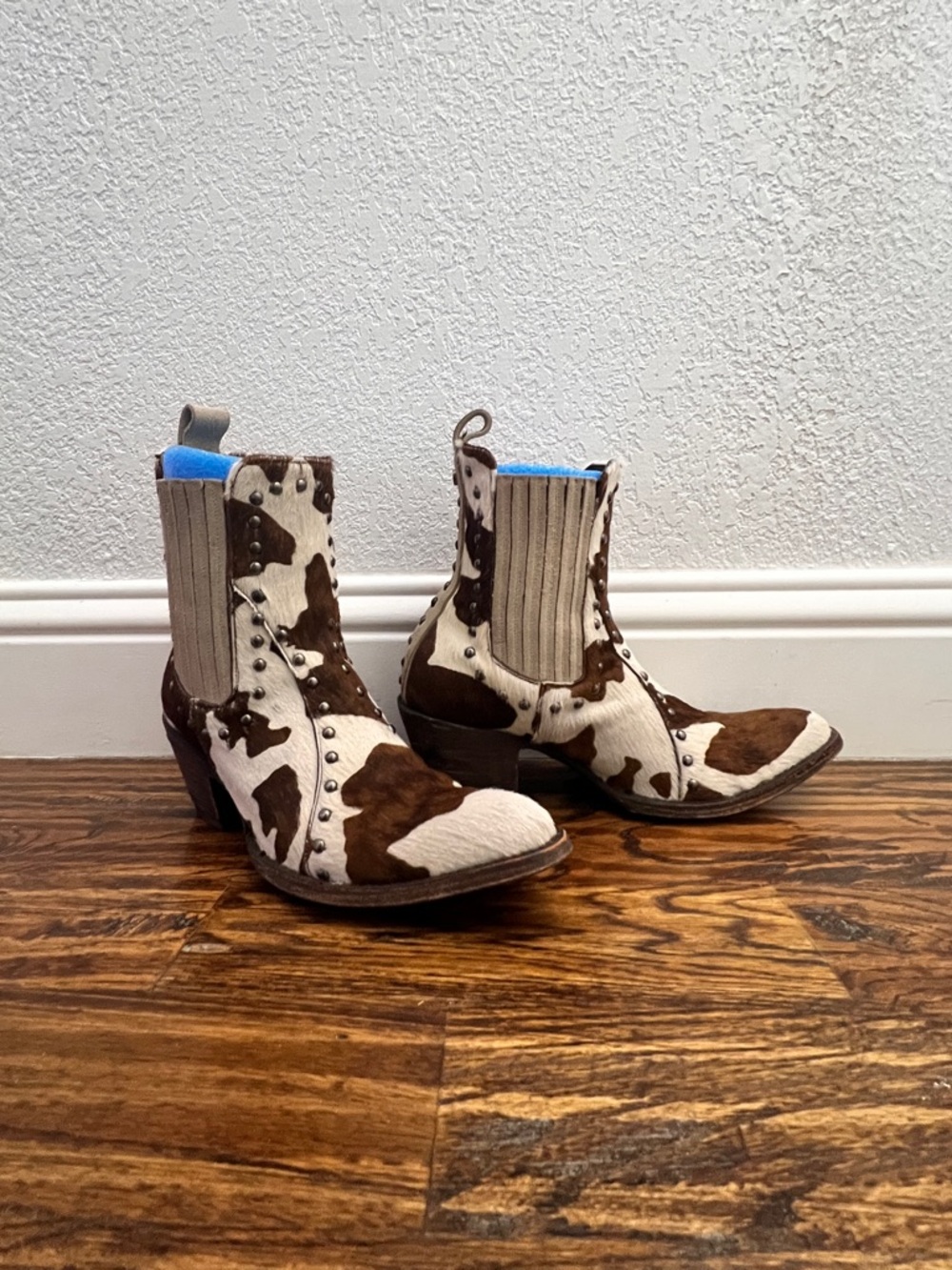 Double D Ranch Chilsholm DDBl1005-1B Cowhide Western Ankle Booties